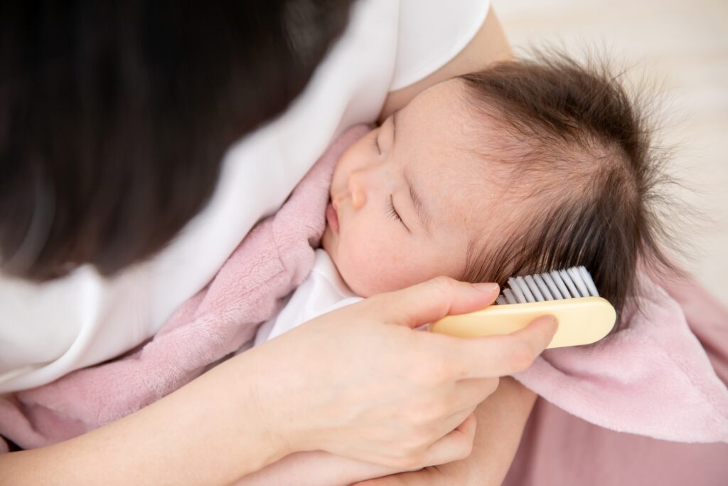 ブラッシングするママと赤ちゃん