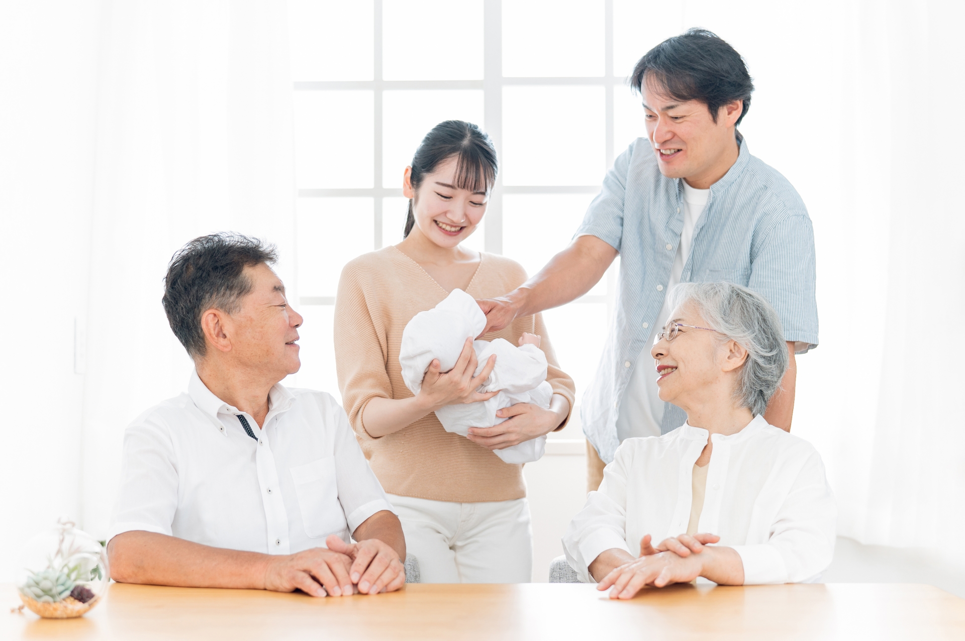 赤ちゃんを連れて帰省する様子