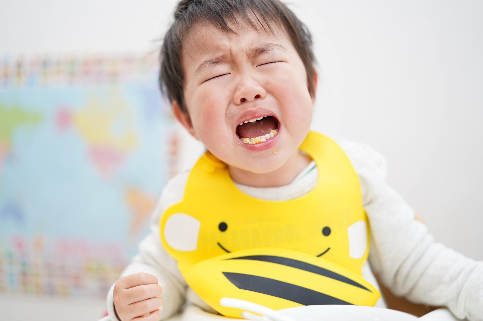 離乳食でイヤイヤしてしまう子どもの様子
